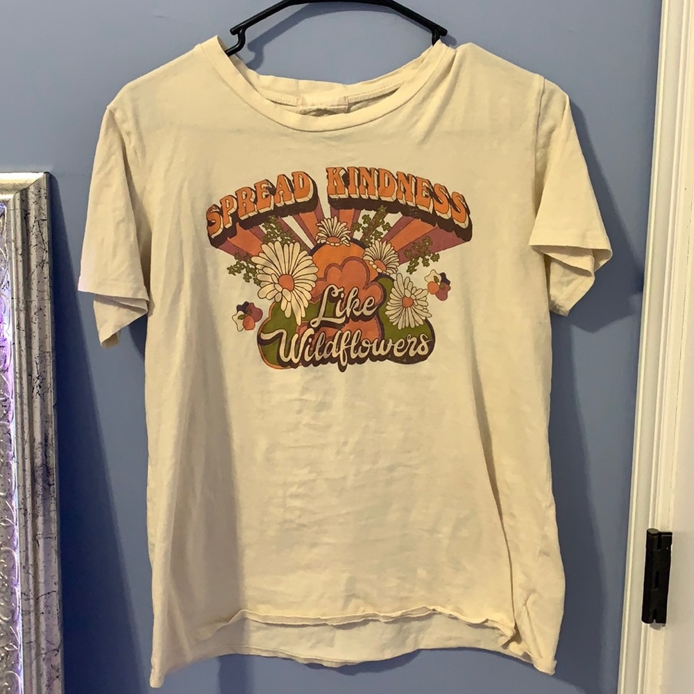 Spread kindness graphic tee